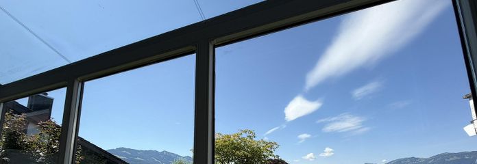 Modernisierte 3-Zimmer-Wohnung mit traumhaftem Bergblick – Ausblick Wintergarten