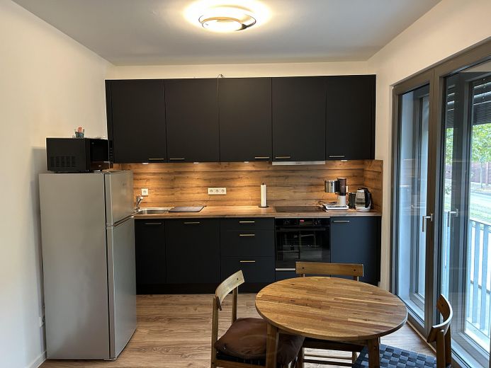Exklusive, voll möblierte Neubauwohnung (2024) | U5 Friedrichsfelde | Sofort bezugsfertig – Hochwertige Einbauküche