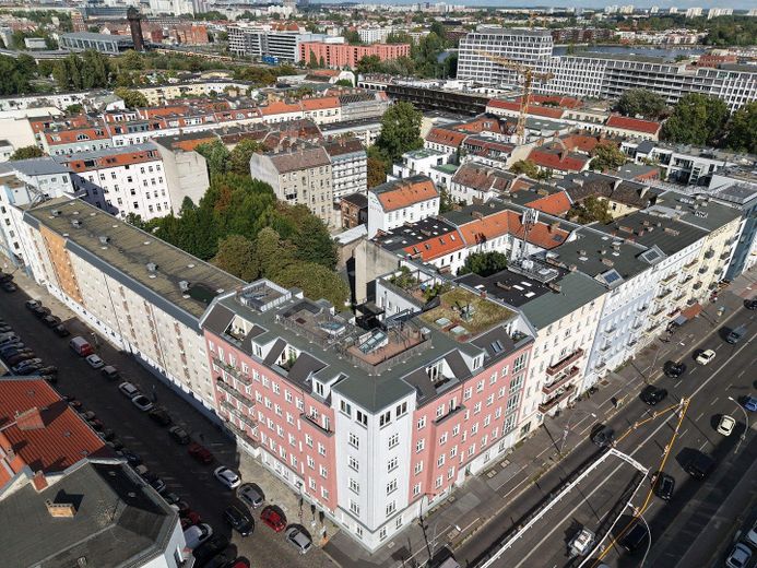 Vistas directas al Spree | 107 m² disponibles para ocupar | Ascensor | Sin comisión | 3–4 habitaciones – Gebäudekomplex