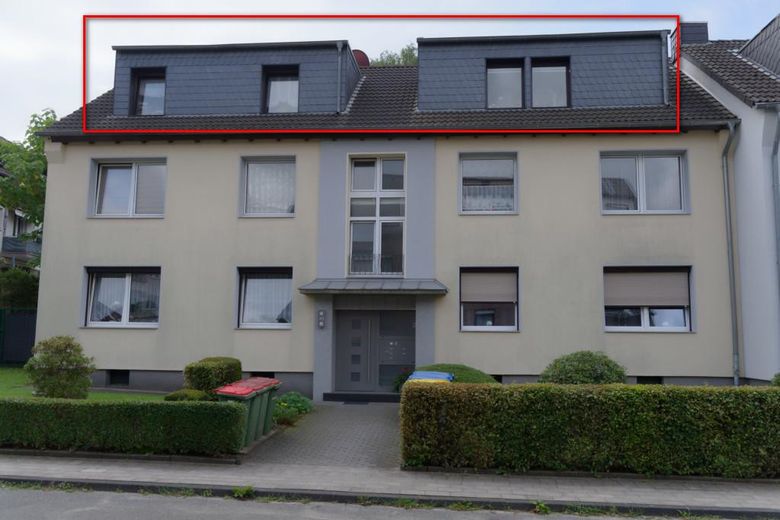 SENZA PROVVIGIONE: Luminoso appartamento di 4 locali a OB-Sterkrade -Eccellenti condizioni energetiche! – Straßenansicht