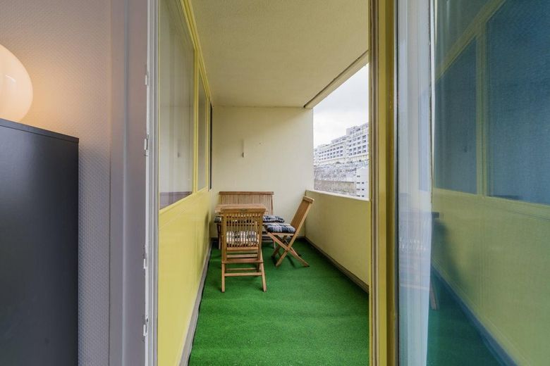 überdachter Sonnenbalkon