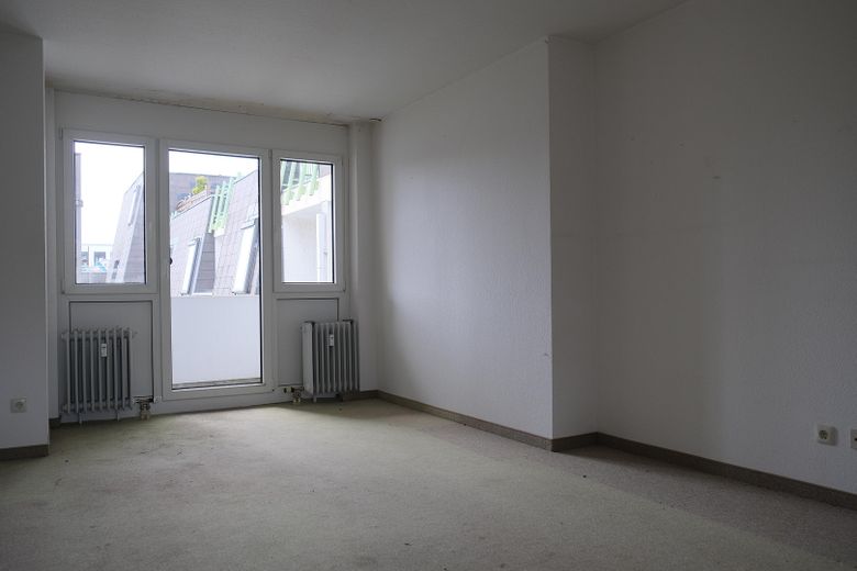 Wohnzimmer mit Balkon