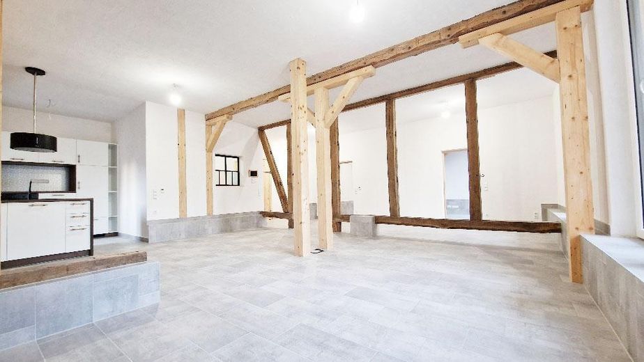 EG Wohnung mit Terrasse | NACHHALTISGTE Immobilie Wolfsburgs, Lehmbau, PV - Autarkie, Appsteuerung – Wohn - und Essbereich