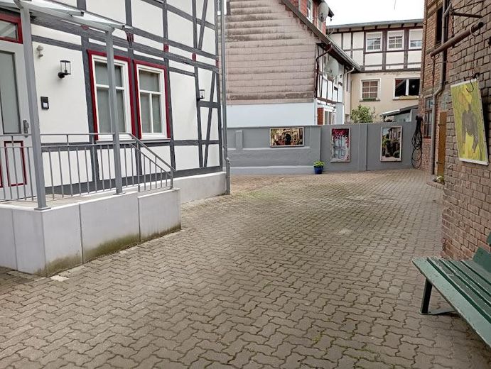 top saniertes Bauernhaus mit Resthof – Innenhof