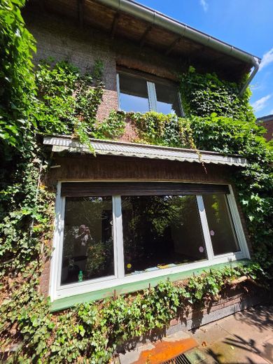 Freistehendes Dornröschen in toller Lage (von privat) – Rückansicht