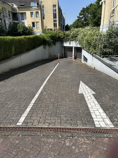 Eifahrt zur Tiefgarage