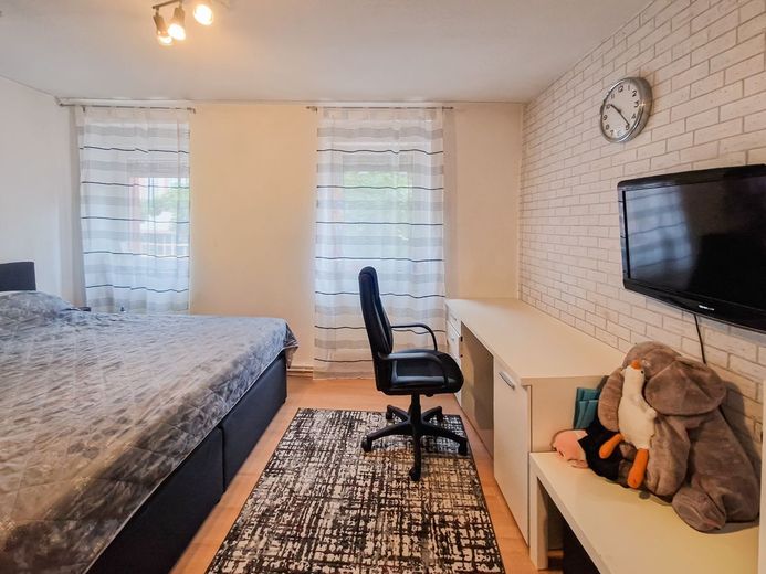 MZ-Hechtsheim: 3 Einheiten unter einem Dach - Wohnen und Gewerbe in attraktiver Lage – OG: Schlafzimmer
