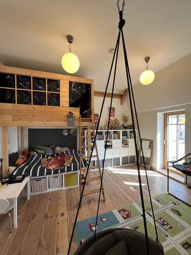 PROVISIONSFREIES JUWEL - Sanierte Altbauvilla mit großem Garten – Kinderzimmer OG
