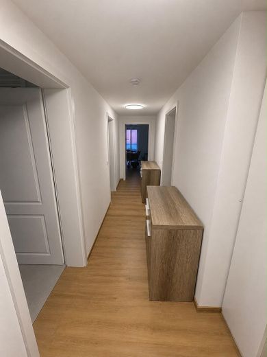 Appartement exclusif de 4 pièces dans la vieille ville avec terrasse sur le toit | Climatisation | Pompe à chaleur – Flur