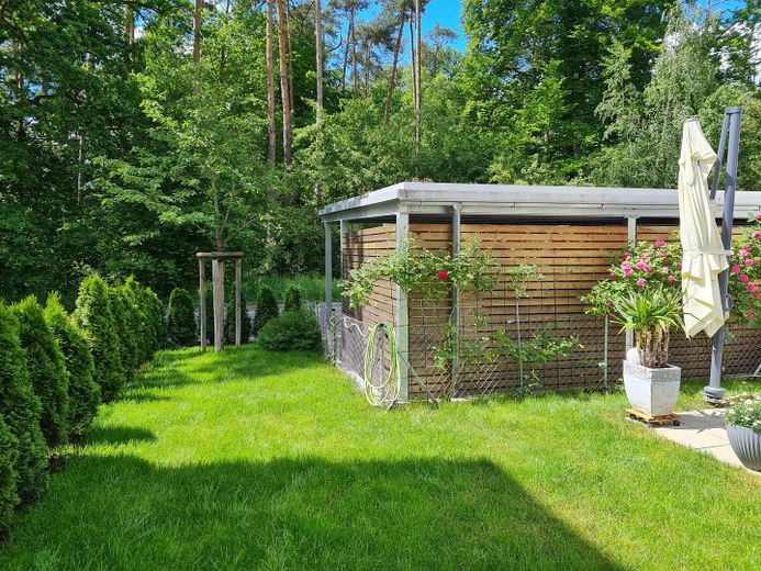Moderna villetta a schiera di testa con giardino esposto a sud-ovest – Garten#1