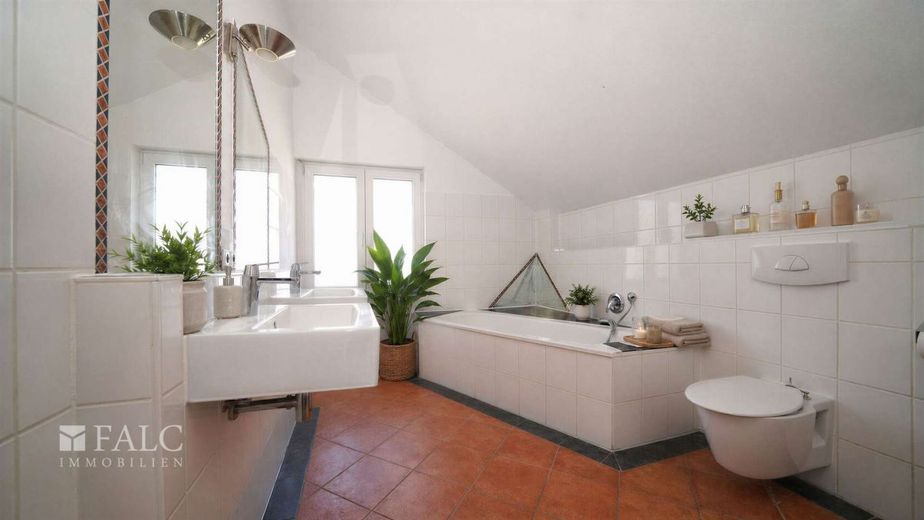 Elegant mit viel Platz - FALC Immobilien – Badetempel