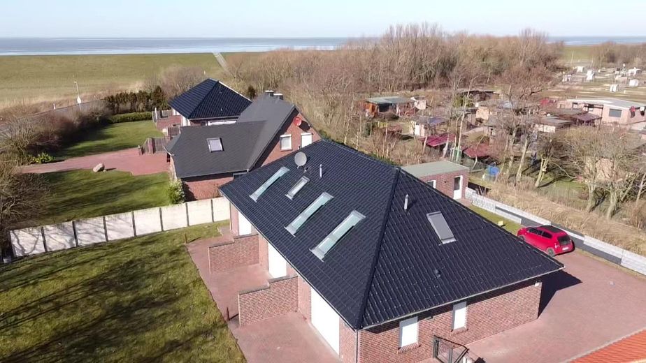 Luftbild mit Blick zum Meer