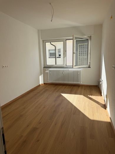 Appartement de 2 pièces à MA-Lindenhof – fraîchement rénové, salle de bains assainie, cuisine intégrée & balcon – Küche