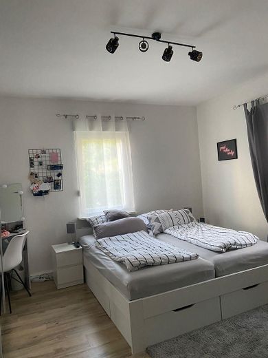 Renoviert, 2,5 ZKB Zentral ruhig, eigener Garten, möbliert – Фотографія 8