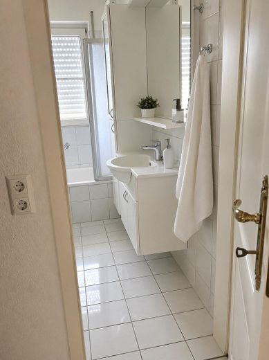 Ein Hauch von Süden - schöne 3-Zimmer-Wohnung – Bad Teilansicht