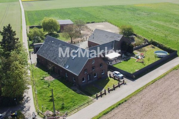 Pferdehof in Alleinlage von Xanten-Vynen mit 10 Boxen Nebengebäuden Weiden und Reitplatz