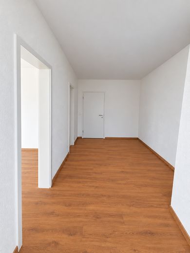 Zwischen Stadtleben und Rückzugsort - Großzügige Wohnung mit Balkon – Flur