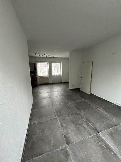 Innenstadtwohnung mit Balkon und Stellplatz – Wohn/Esszimmer