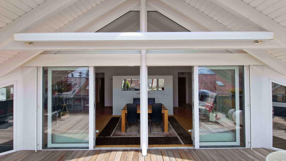 Gepflegte 3 1/2-Zimmer-DG-Wohnung mit gehobener Ausstattung und EBK in Rutesheim - provisionsfrei! – Dachterrasse / Essbereich