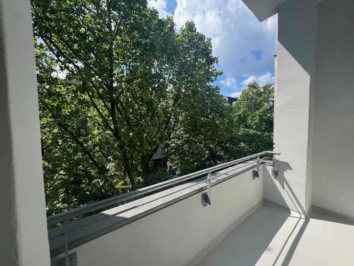Appartamento di 4 locali appena ristrutturato con due balconi e un ampio soggiorno open space – Foto 9