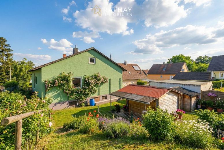 Gepflegtes Einfamilienhaus mit Garage &amp; Garten - sofort bezugsfertig – Außenbild Sommer