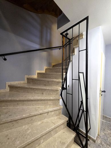Massive Doppelhaushälfte in Hamburg-Fischbek – Treppe Erdgeschoss