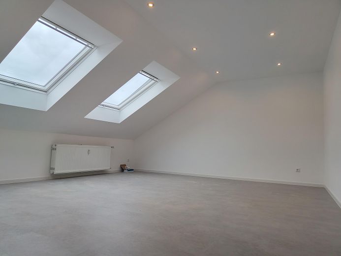 ruhige 4-Zi-Whg (ca. 95qm) mit Terrasse und Garage – Wohnzimmer