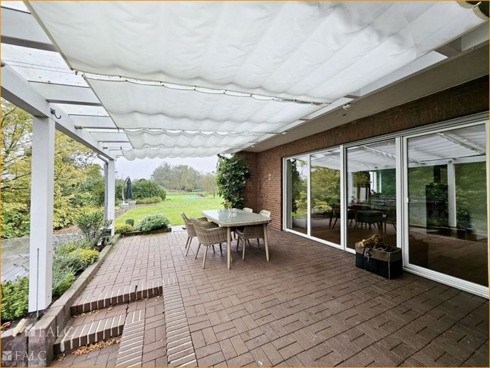Zeitlose Eleganz im Herzen der Natur: Ein modernes Anwesen mit ländlichem Flair! – Terrasse (EG)