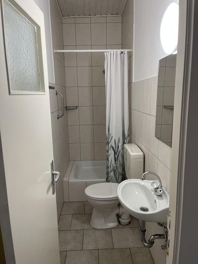 Wohnung Ost, Gästebad