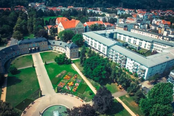 Office, practice or retail space in Gera-Untermhaus in the block of the Mercure Hotel - Shop 8