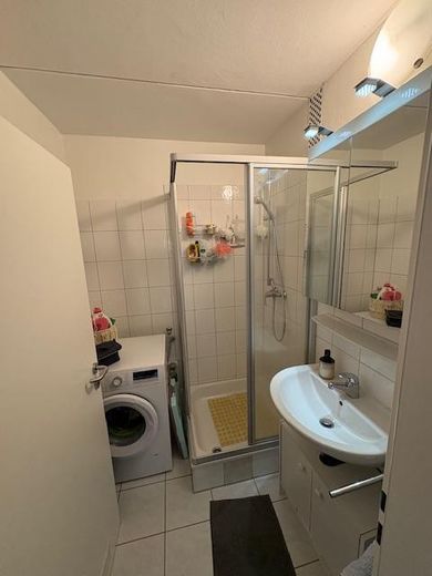 Badezimmer mit Dusche