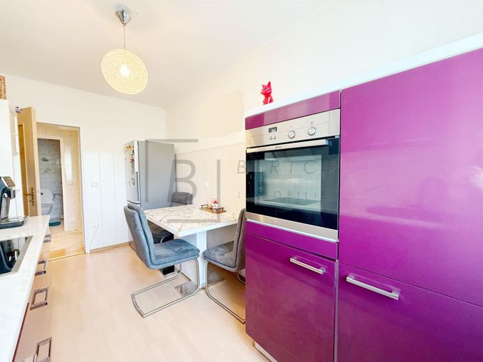 Helle 4-Zimmer-Wohnung in zentraler und familienfreundlicher Lage &amp; KFZ- Stellplatz – Küche