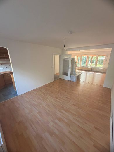 Stuttgart-Büsnau’nun en iyi konumunda çok yönlü çok aileli ev! Hemen taşınmaya hazır ve komisyonsuz! – EG - Zimmer 2 + 3