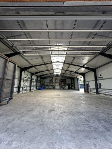Immobile commerciale 2 capannoni 300 + 450 m² casa unifamiliare 188 m² – Halle 450 m² Gesamtfläche