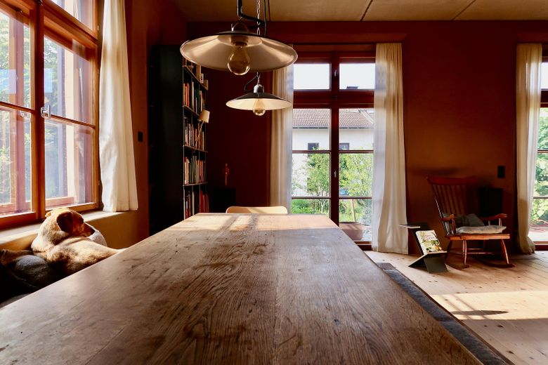 Besonderes Haus mit zeitloser Architektur & ELW am Simssee – Foto 4