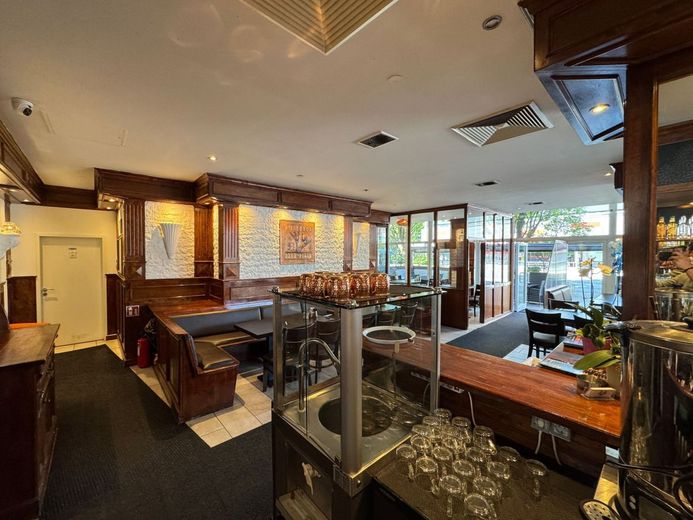 Türkisches Holzkohle Restaurant mit Ausbaumöglichkeiten  in Hamburg Jenfeld – Blick Eingangsbereich