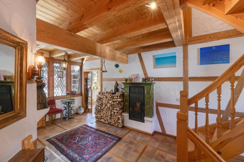 Casa unifamiliar versátil con galería, sauna y apartamento independiente – Treppenhaus ins OG
