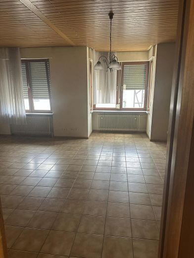 Apartamento de 4 habitaciones con balcón en Neuwied – Foto 2