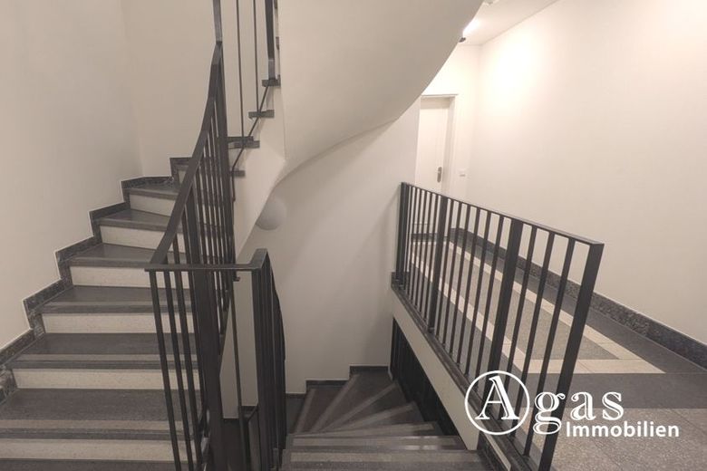 Moderno appartamento di nuova costruzione di 1 stanza con cucina attrezzata in posizione ambita a Schöneberg – Treppemhaus