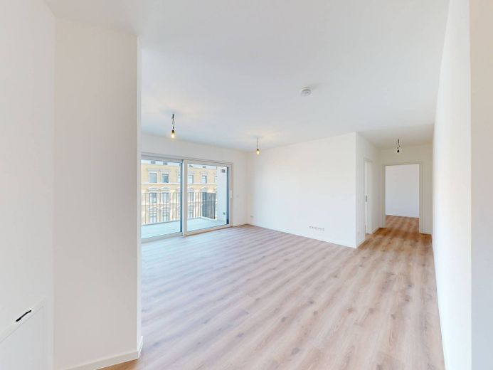 OFERTA DESTACADA: ¡Piso de ensueño de 3 habitaciones con BALCÓN y moderna COCINA AMUEBLADA en el BERGQUARTIER de Magdeburgo! – Ansicht III: Wohn- und Esszim…
