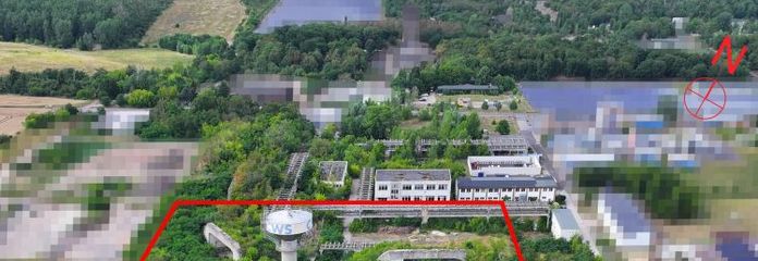 Gewerbeareal mit zwei Hochbunkern, Turm und Bestandsgebäude