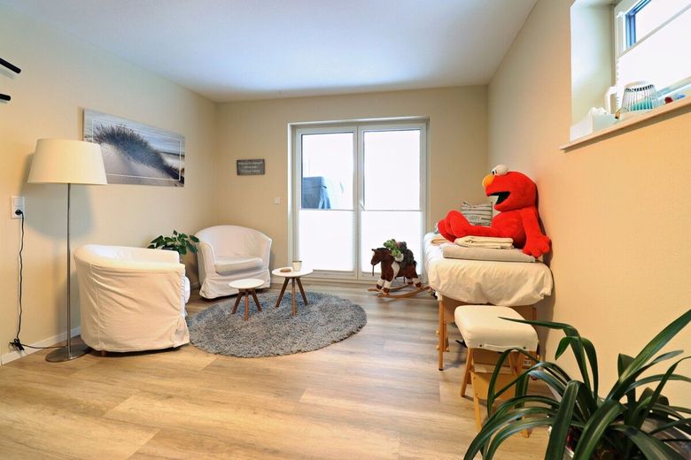 Modernes Einfamilienhaus in ruhiger Sackgassenlage - flexibel wohnen mit separatem Praxisbereich – Zimmer IV