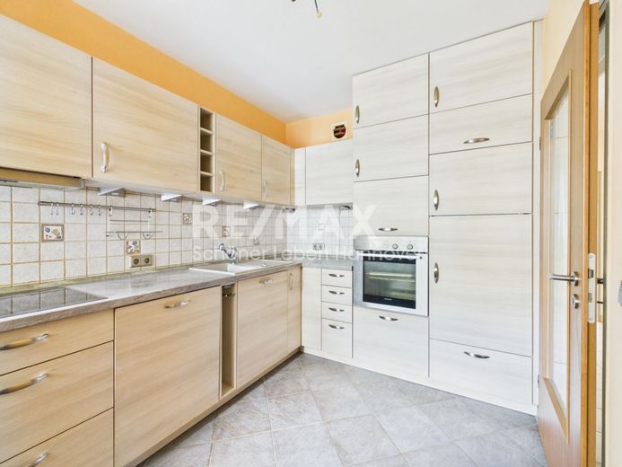 Renovierungsbedürftige 3- Zimmer Wohnung mit sonniger Loggia – Küche