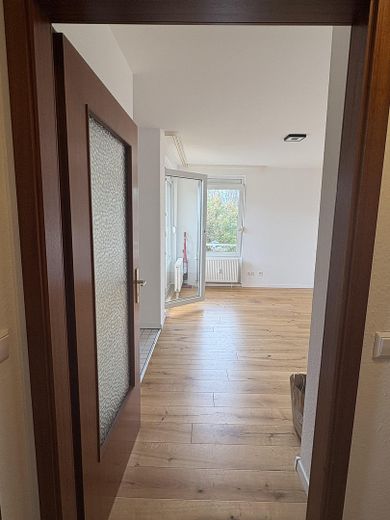 İş insanları ve öğrenciler için ideal: Balkonlu ve kapalı otoparklı 1 odalı daire – Helles Zimmer 