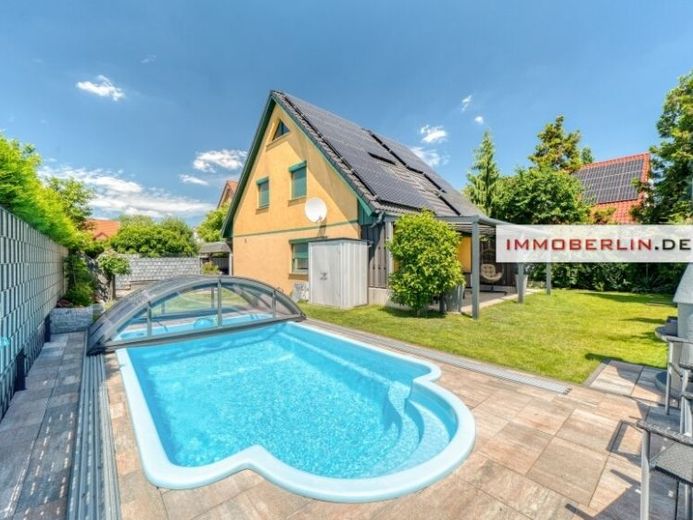 IMMOBERLIN.DE - Sehr adrettes Haus mit Südwestgarten in zurückgezogener Lage – Foto 1