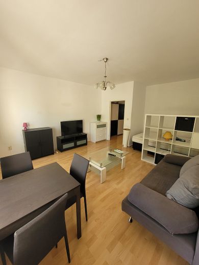 Bezugsfreie helle Wohnung mit Südwestloggia – Foto 12