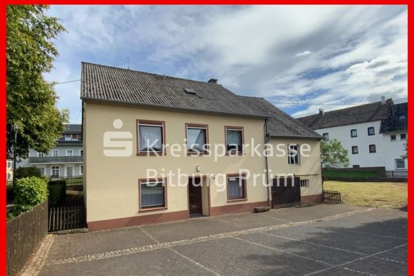 Einfamilienhaus mit Nebengebäude und schönem Grundstück