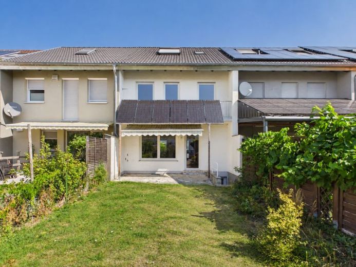 Nahe Uniklinik: Reihenmittelhaus mit Garten und Garage in Augsburg-Kriegshaber – फोटो 1