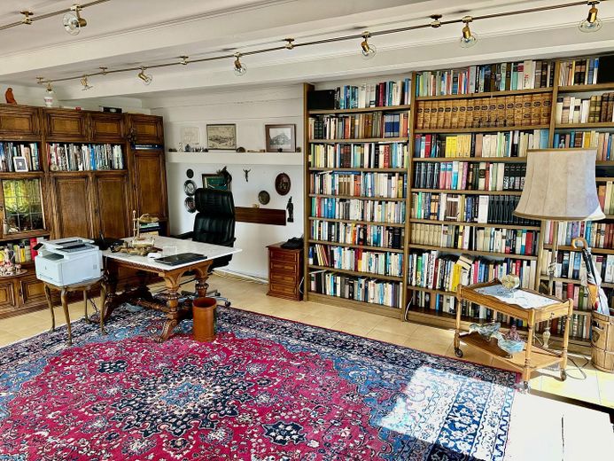 Büro EG