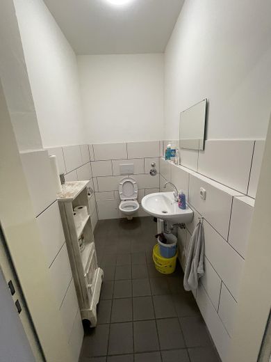 Superfici di magazzino e ufficio riscaldabili in affitto a Eggenfelden -1096qm – Photo 23